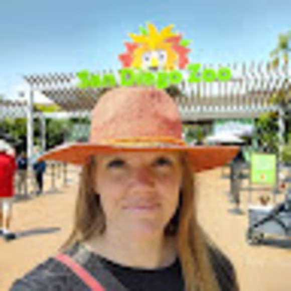 Meet your Posher, Katie - Picture 1 of 1